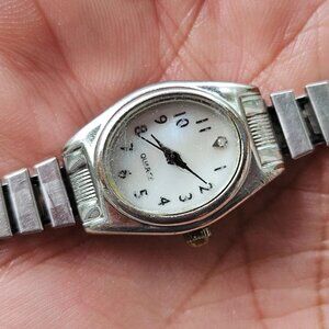Accutime Ladies Wristwatch Stretched metal Band Silver Tone Analog Quartz Watch